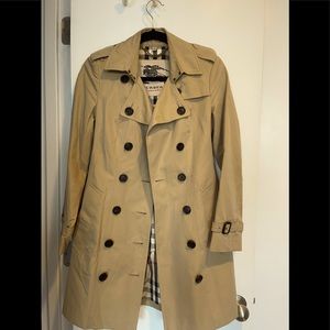 Burberry Sandridge Logo Trench Coat